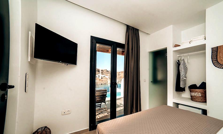 Ble Kythnos Suites